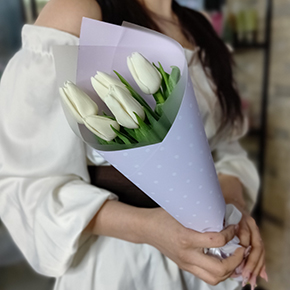 Букетик из 5 белых тюльпанов в Красноармейске