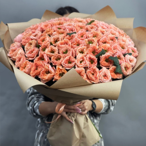 Букет "Персик" из 101 махровой розы Риджентс парк (60 см) в Красноармейске