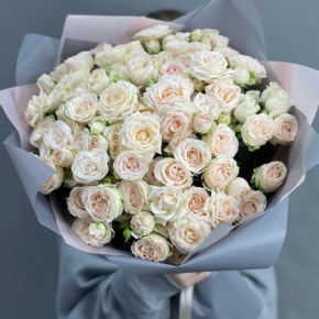 Букет "Кремовый микс" из 25 кустовых роз (50 см) в Красноармейске
