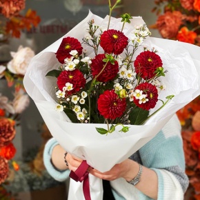 Букет "Марс" из георгин и хамелациума в Красноармейске