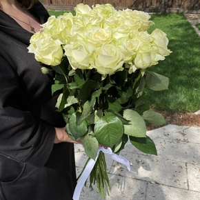 Букет из 21 белой розы (70 см) в Красноармейске