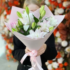 Букет из 3 пионовидных лилий в Красноармейске