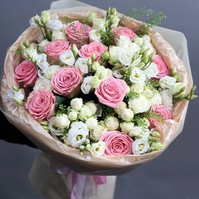 Букет "Пудровая мечта" из роз и эустом в Красноармейске