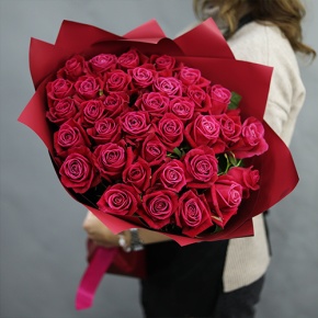 Букет из 35 малиновых роз Шангрила (50 см) в Красноармейске