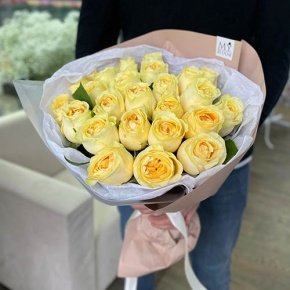 Букет из 25 пионовидных кремовых роз Баттеркап (50 см) в Красноармейске