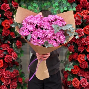 Букет  "Гармония" из 7 хризантем с эвкалиптом в Красноармейске