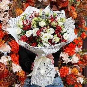 Букет "Рябиновый" из ягод калины и эустом в Красноармейске