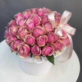Композиция в шляпной коробке из 43 роз в Красноармейске