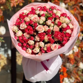 Букет из 35 кустовых роз микс (50 см) в Красноармейске