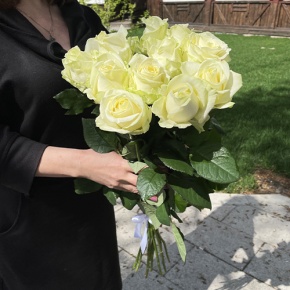 Букет из 11 белых роз (70 см) в Красноармейске