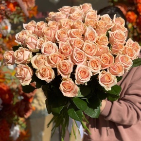 Букет из 51 персиковой розы (60 см) в Красноармейске