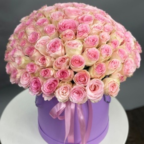 Композиция в шляпной коробке из 151 розы кения в Красноармейске