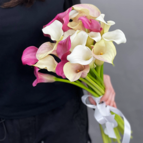 Букет из 21 каллы микс в Красноармейске