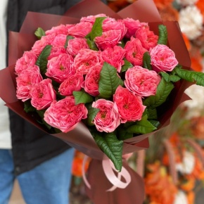 Букет из 25 махровых пионовидных роз Риджентс парк  (60 см) в Красноармейске