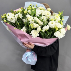 Букет "Изысканность" из 31 белой эустомы в Красноармейске