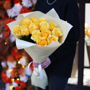 Букет "Еллоу" из 15 ярких роз (70 см) в Красноармейске