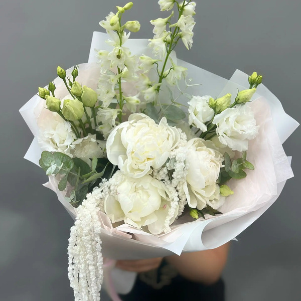 Букет " Пломбир" из пионов, эустомы и дельфиниума в Красноармейске