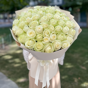 Букет "Манталь" из 51 белой розы (60 см) в Красноармейске