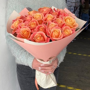 Букет из 21 розы Мисс Пигги ( 50 см ) в Красноармейске