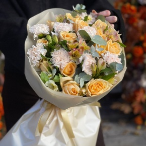 Букет "Пломбирный" из роз Аваланж, диантусов, альстромерий и эвкалипта в Красноармейске