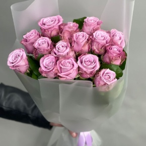Монобукет из 15 малиновых роз Меритим (50 см) в Красноармейске