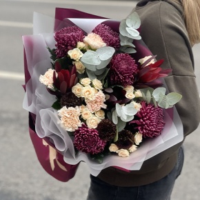 Букет "В каждом мгновении" из хризантем Бигоуди, кустовых роз, сафари, гербер Экзотик и диантусов в Красноармейске