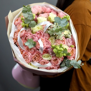 Букет "Миссис" из кустовой розы Джульетта и эустом в Красноармейске