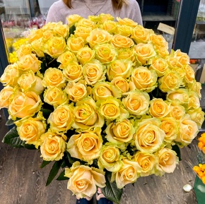 75 роз Аваланж (70 см) в Красноармейске