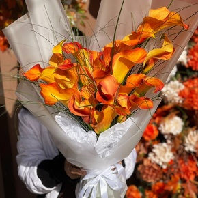 Монобукет из 21 оранжевой каллы в Красноармейске