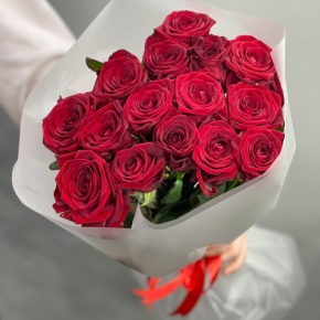Букетик из 15 красных роз (60 см) в Красноармейске