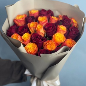 Букет из 25 Кенийских роз микс (40 см) в Красноармейске