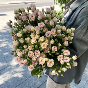 Букет из 31 кустовой розы микс (70 см) в Красноармейске