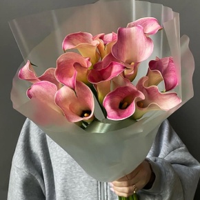 Букет из 13 нежных калл в Красноармейске