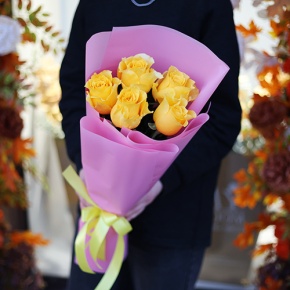 Букет "Еллоу" из 5 ярких роз (70 см) в Красноармейске