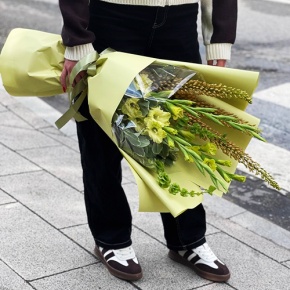 Букет "Нирвана" из гладиолусов, молюцеллы и эремуруса в Красноармейске