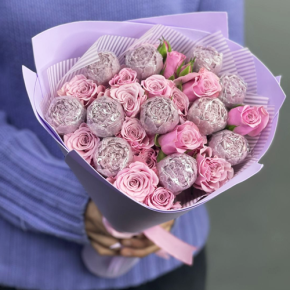 Букет из шоколадных пионов и кустовых роз в Красноармейске