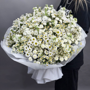 Букет "Эдем" из хризантем, маттиол и ромашек в Красноармейске