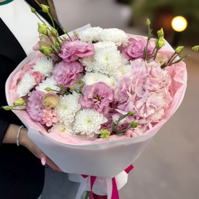 Букет "Табу" из хризантемы, Голландской гортензии и эустомы в Красноармейске