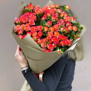 Букет "Сияние заката" из кустовых роз (70 см) в Красноармейске