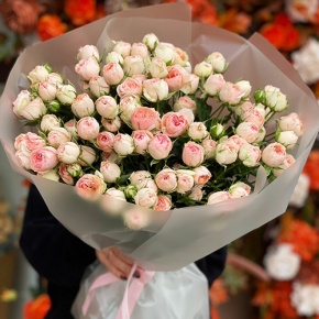 Букет из 35 нежных кустовых роз (40 см) в Красноармейске