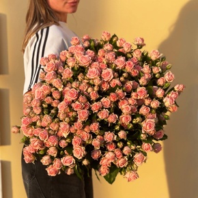 Букет из 39 нежных кустовых роз (70 см) в Красноармейске