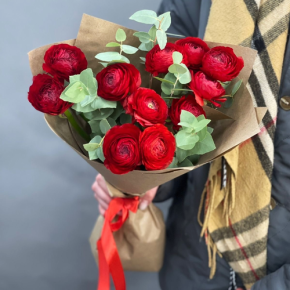 Букет из 11 ранункулюсов и эвкалипта в Красноармейске