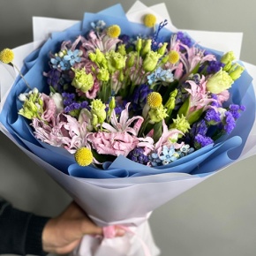 Букет "Загадка вечности" из гиацинтов, нерине, тюльпанов и оксипеталума в Красноармейске