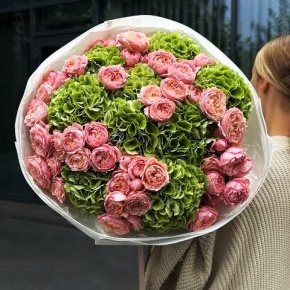 Букет "Фреш леди" из Голландских гортензий и пионовидных кустовых роз Джульетта в Красноармейске