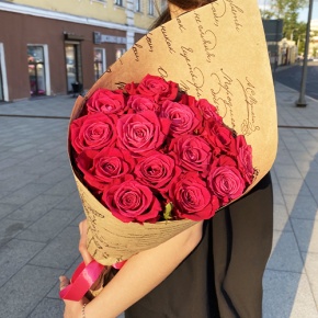 Букет из 15 роз Шангрила в крафте (60 см) в Красноармейске