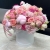 Композиция в шляпной коробке "Сахарная вата" с хлопком и кустовыми розами в Красноармейске