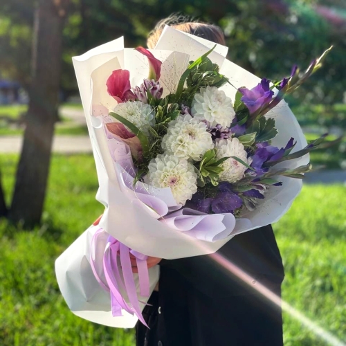 Букет "Селена" из георгин, гладиолусов, калл, альсромерий, паникума и питаспорума в Красноармейске