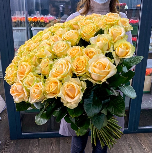 75 роз Аваланж (70 см) в Красноармейске