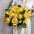 Букет из 25 лимонных роз с рускусом (40 см) в Красноармейске