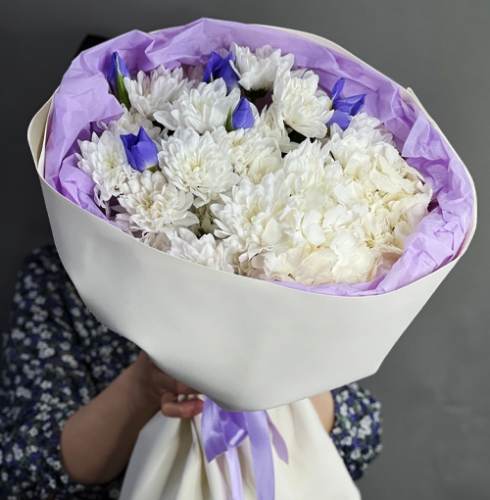 Букет "Грация" из ирисов, гортензии и кустовых хризантем в Красноармейске